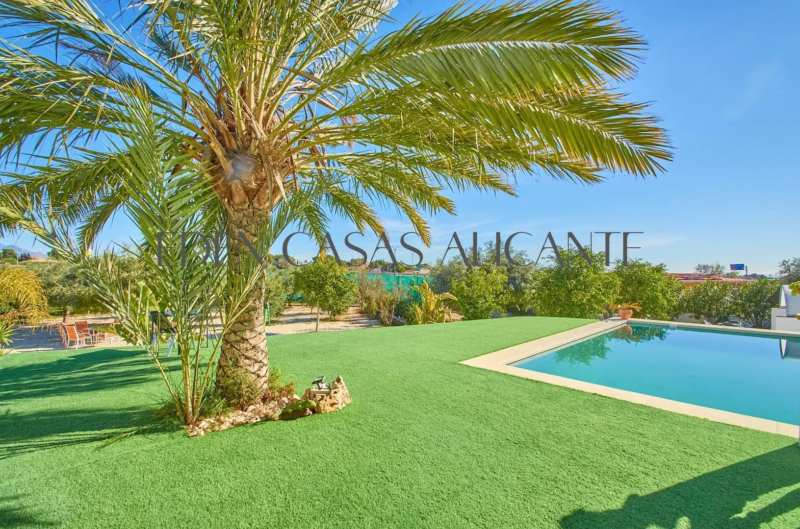 Vista exterior de Casa o xalet en venda en Alicante / Alacant amb Aire condicionat, Jardí privat i Terrassa