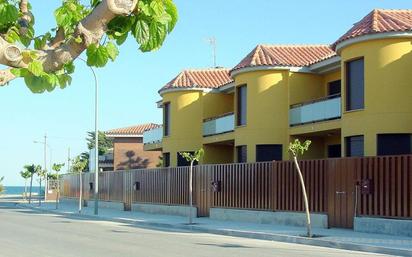 Exterior view of House or chalet for sale in Vandellòs i l'Hospitalet de l'Infant  with Air Conditioner and Terrace