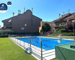 Piscina de Casa o xalet en venda en  Logroño amb Calefacció, Jardí privat i Terrassa