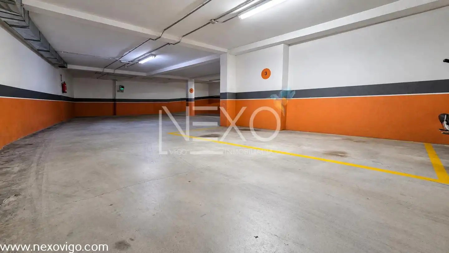 Parking de Piso en venta en Vigo  con Calefacción, Parquet y Trastero