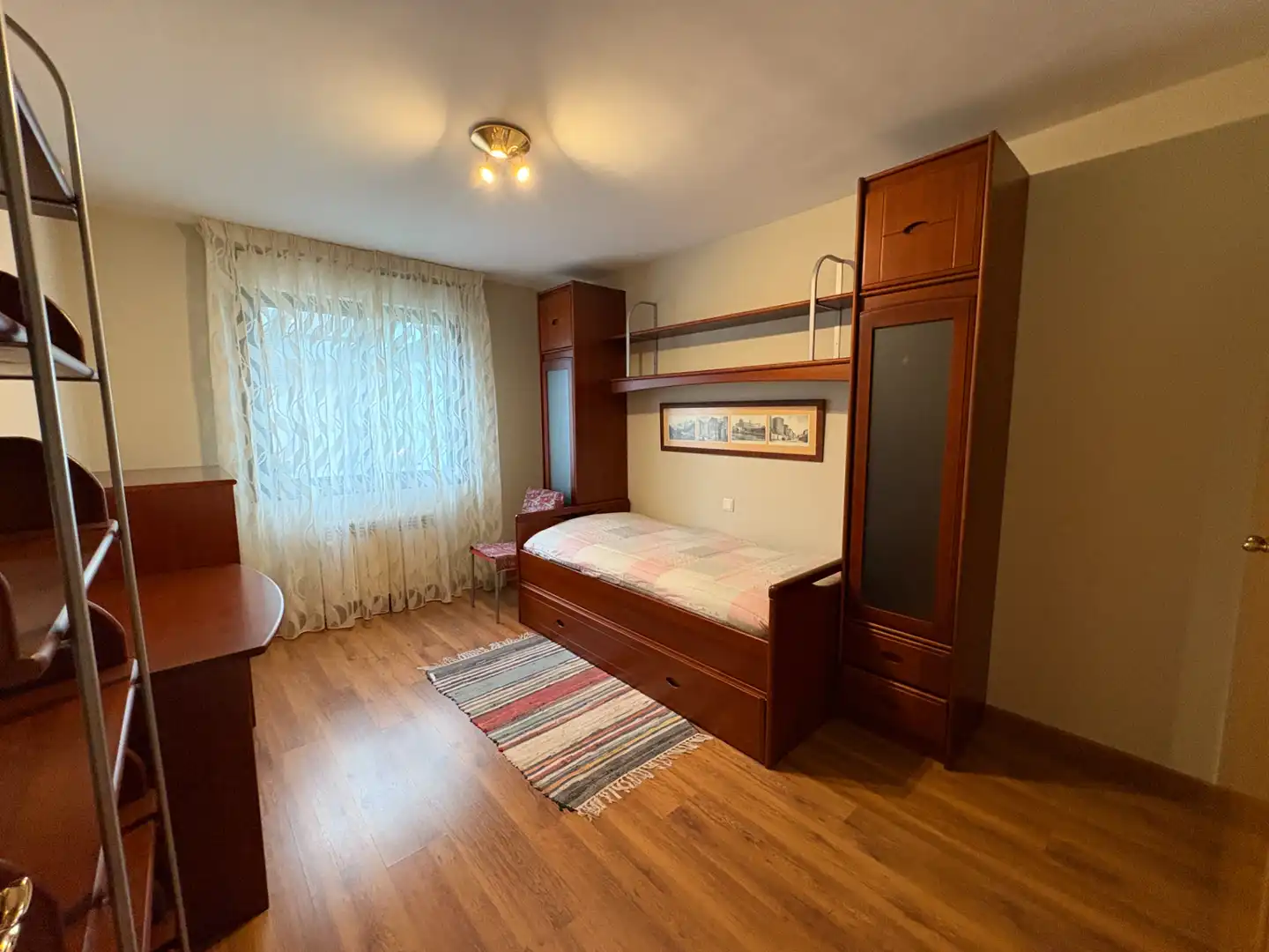 Habitación de Casa adosada en venta en Simancas con Aire acondicionado, Calefacción y Jardín privado