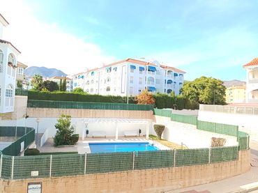 Bajo con piscina en venta en Calle Francisco de Jorge Gallardo