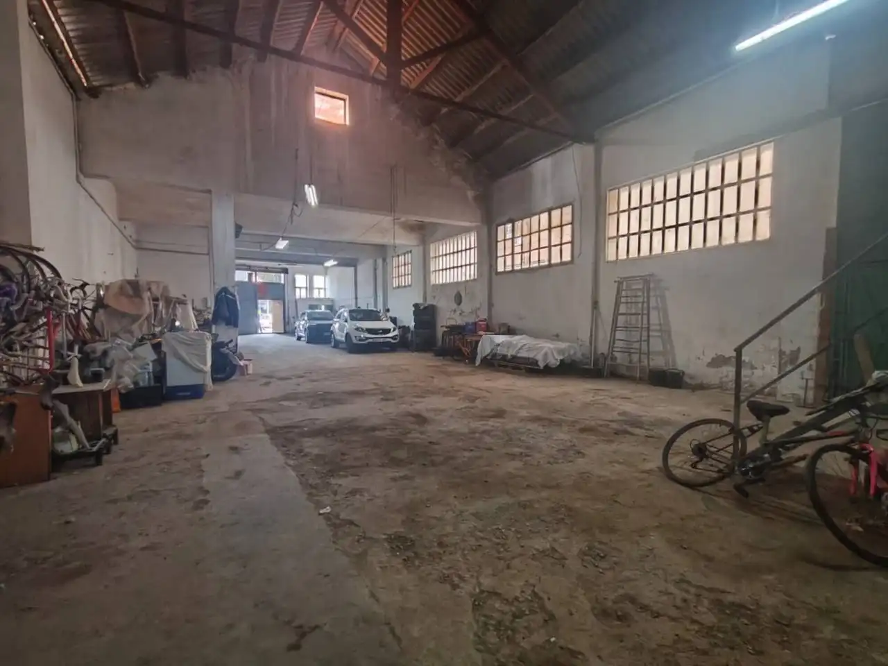 Parkplatz von Fabrikhallen zum Verkauf in Vila-real