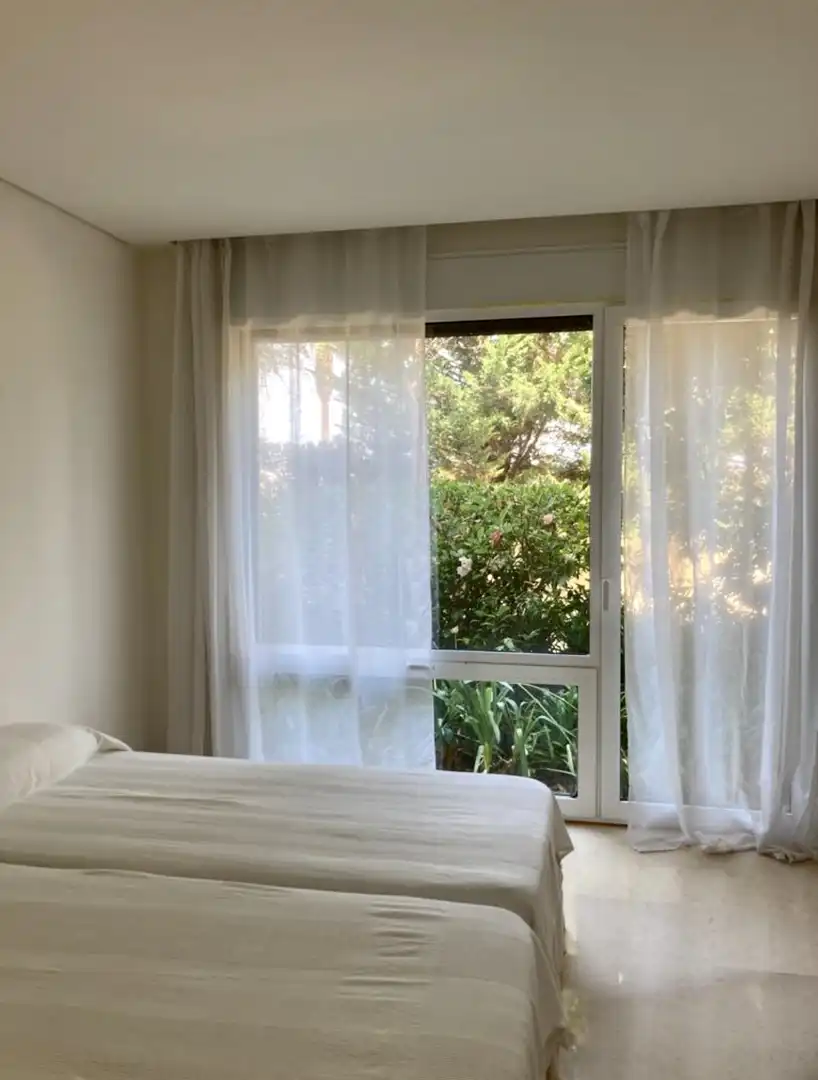 Habitación de Planta baja en venta en Sotogrande con Aire acondicionado, Terraza y Piscina
