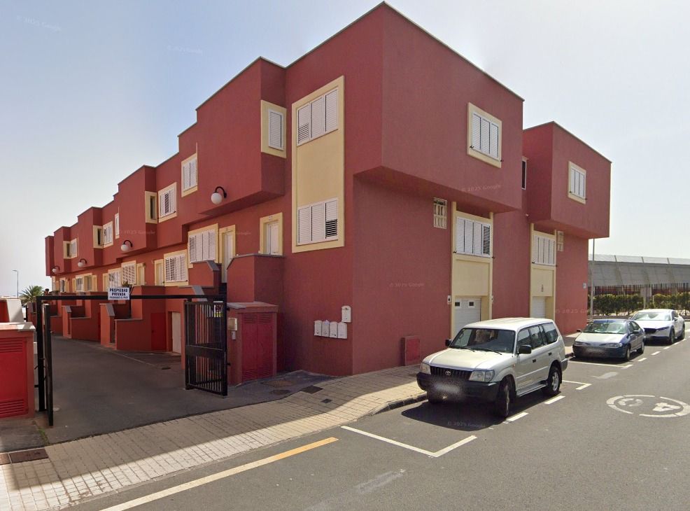 Vista exterior de Casa adosada en venda en Santa Lucía de Tirajana amb Terrassa, Traster i Moblat