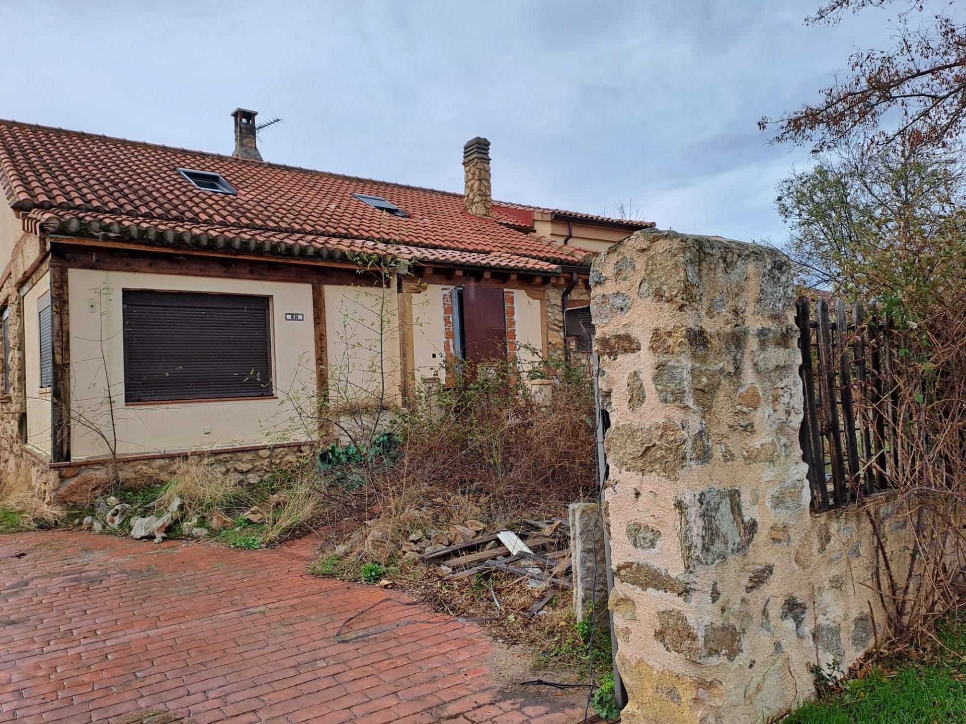 Vista exterior de Casa o xalet en venda en Navas de Riofrío amb Jardí privat