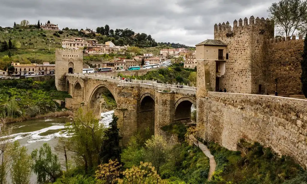 Außenansicht von Gebäude zum Verkauf in Toledo