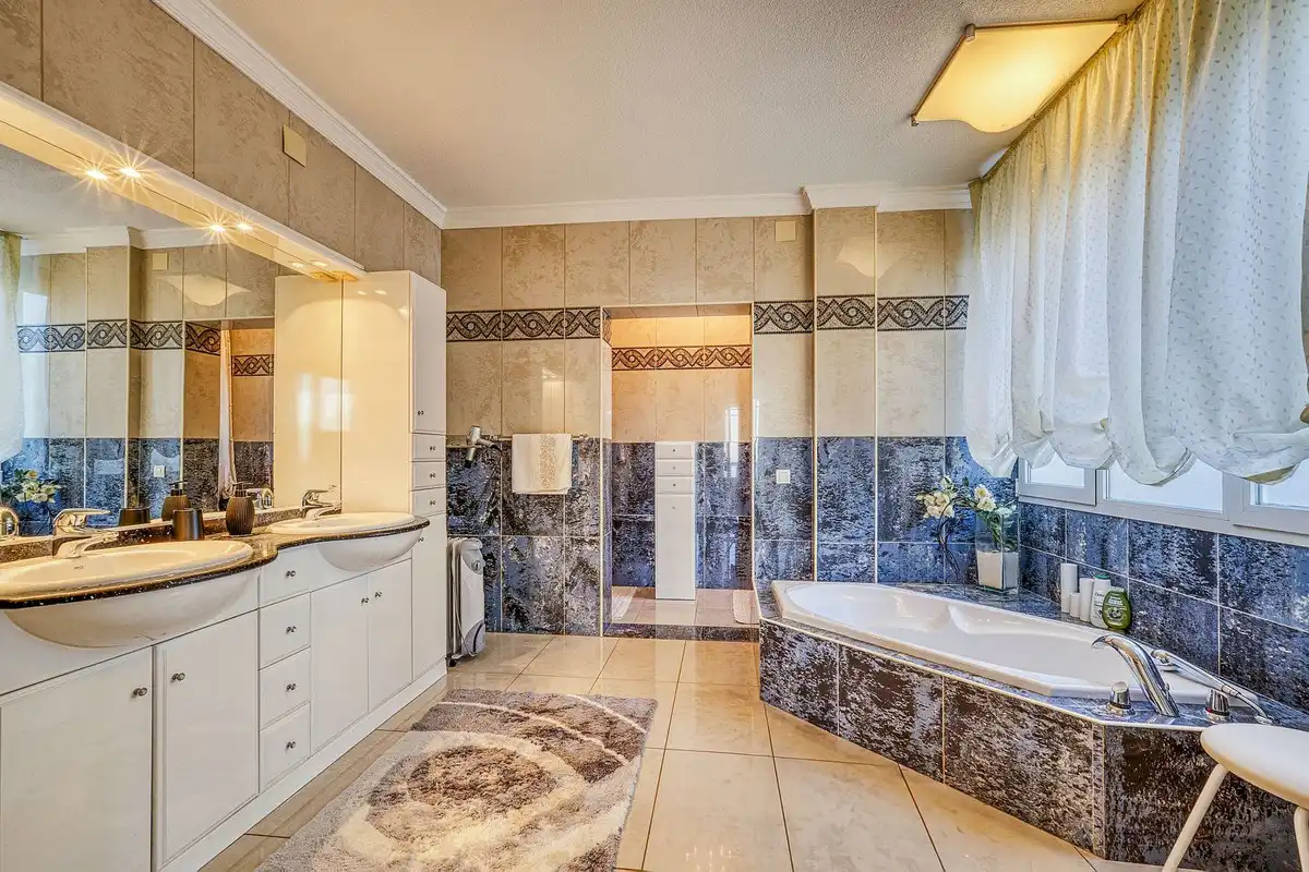 Bathroom of Detached homes for sale in Marbella  with Air Conditioner, Terrace and Storage room
