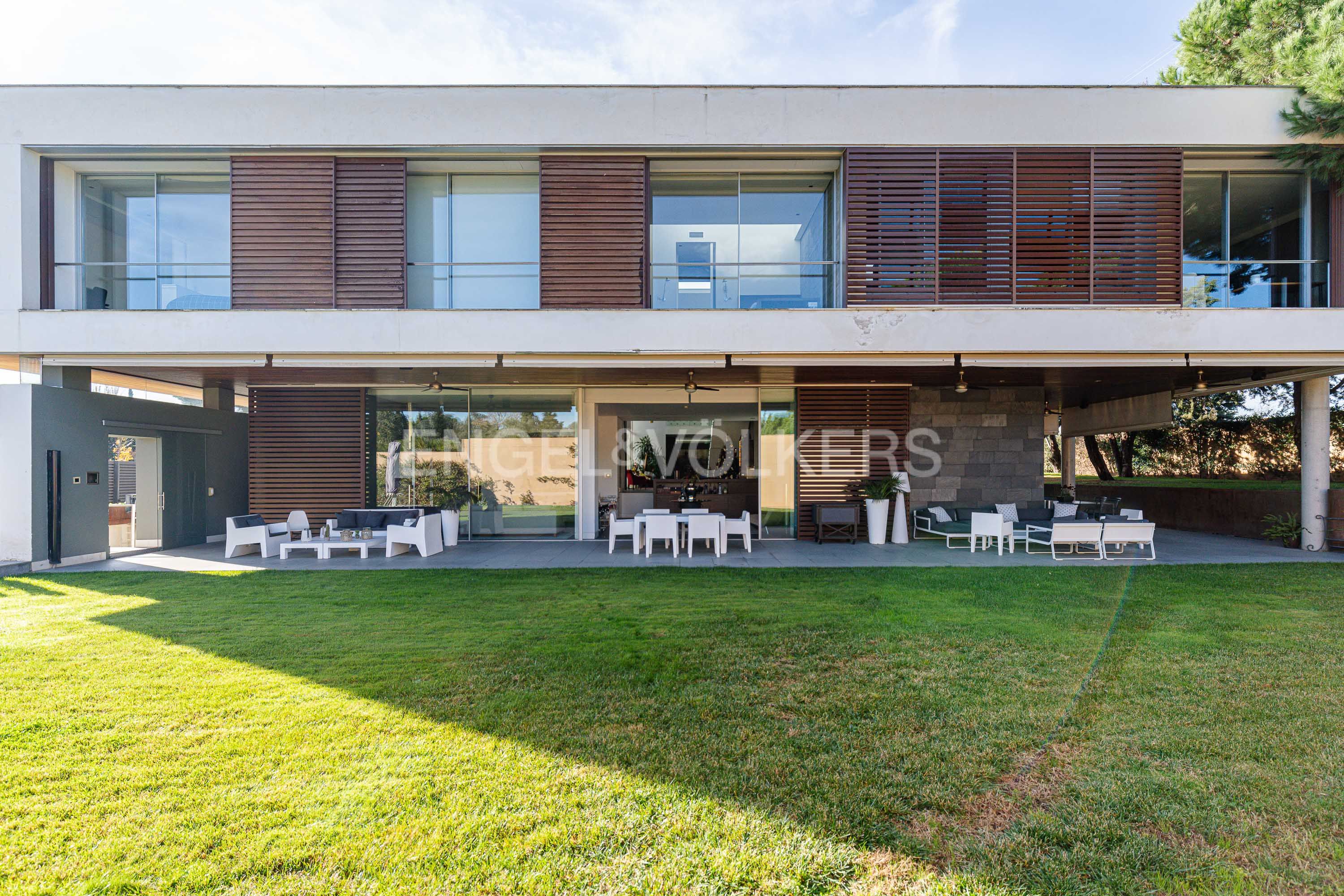 Exterior view of House or chalet for sale in Pozuelo de Alarcón  with Air Conditioner, Heating and Storage room