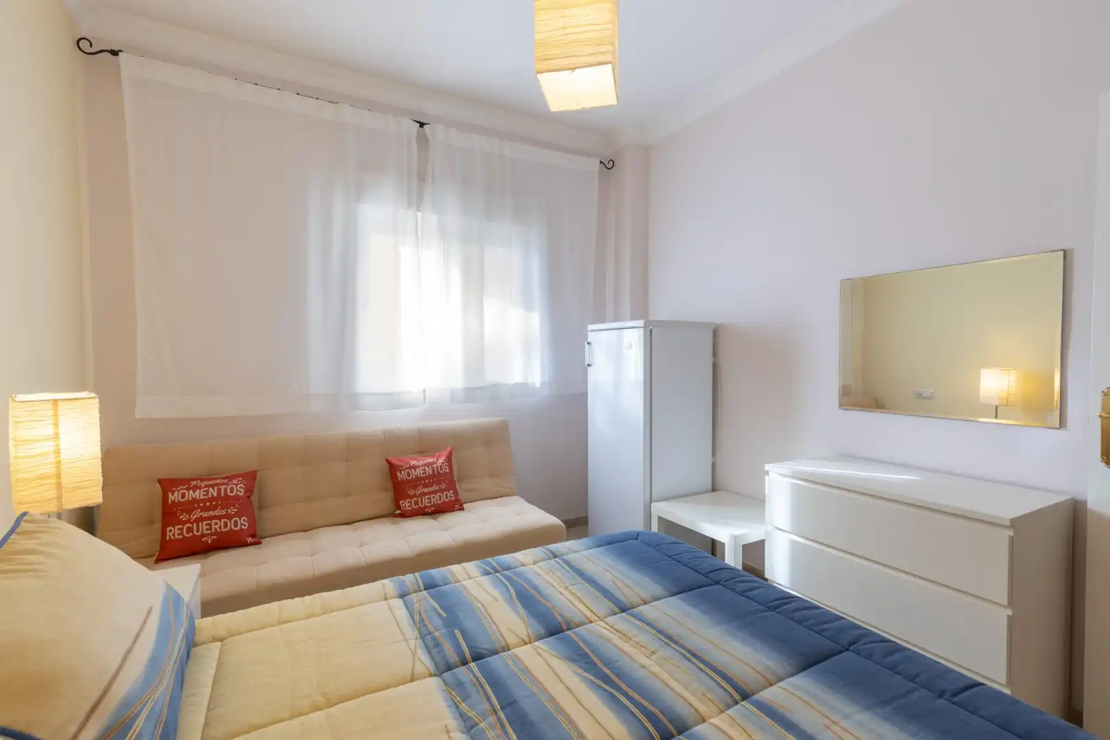 Dormitori de Pis en venda en Motril amb Terrassa, Moblat i Balcó