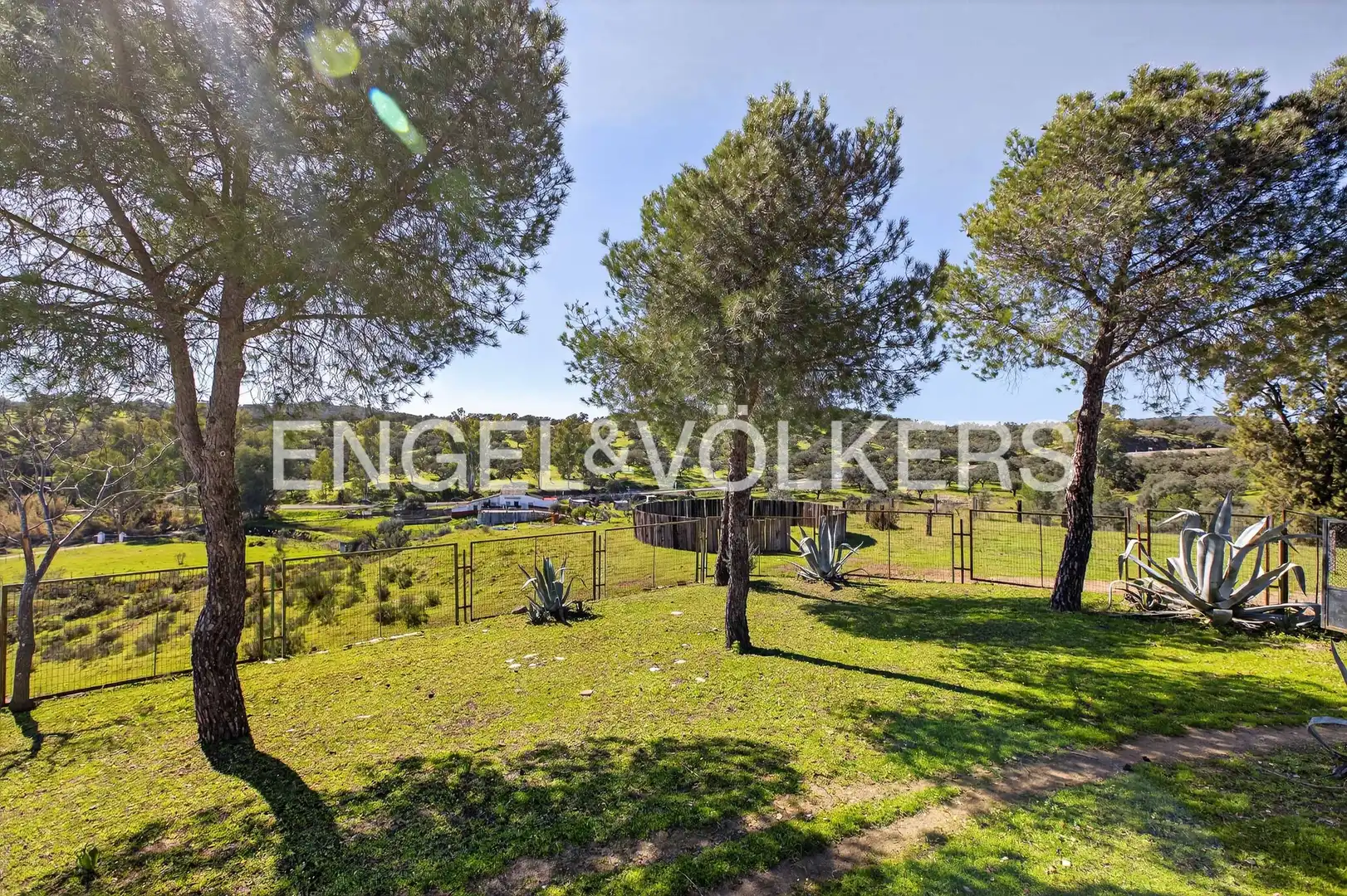 Finca rústica en venta en El Castillo de las Guardas con Aire acondicionado, Calefacción y Jardín privado