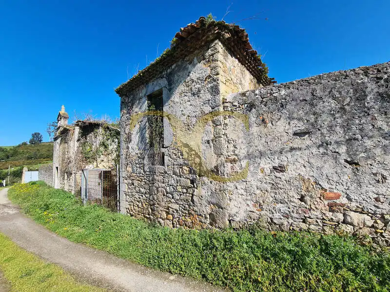 Vista exterior de Casa o chalet en venta en Las Regueras   con Jardín privado