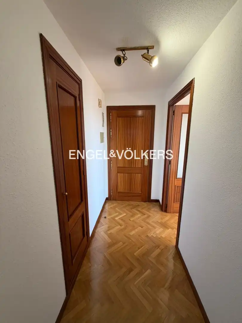 Ático de alquiler en Calle de Luis Rodríguez Ontiveros, Ensanche