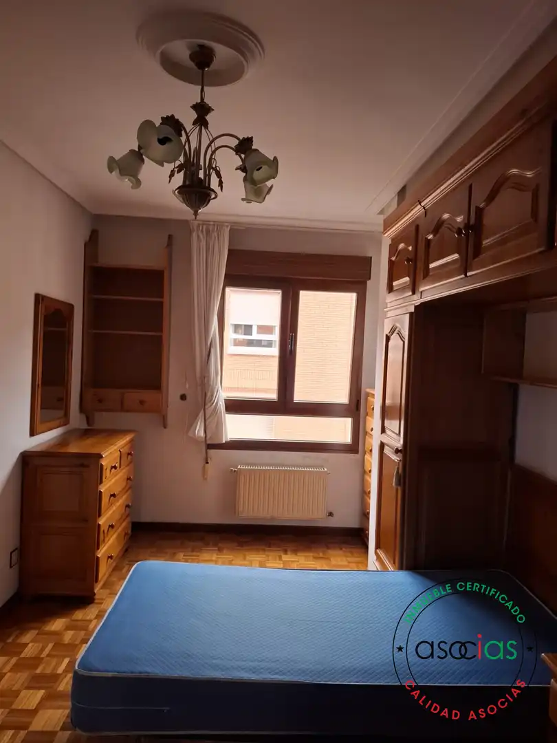 Schlafzimmer von Wohnung zur Miete in Gijón  mit Heizung, Parkett und Möbliert