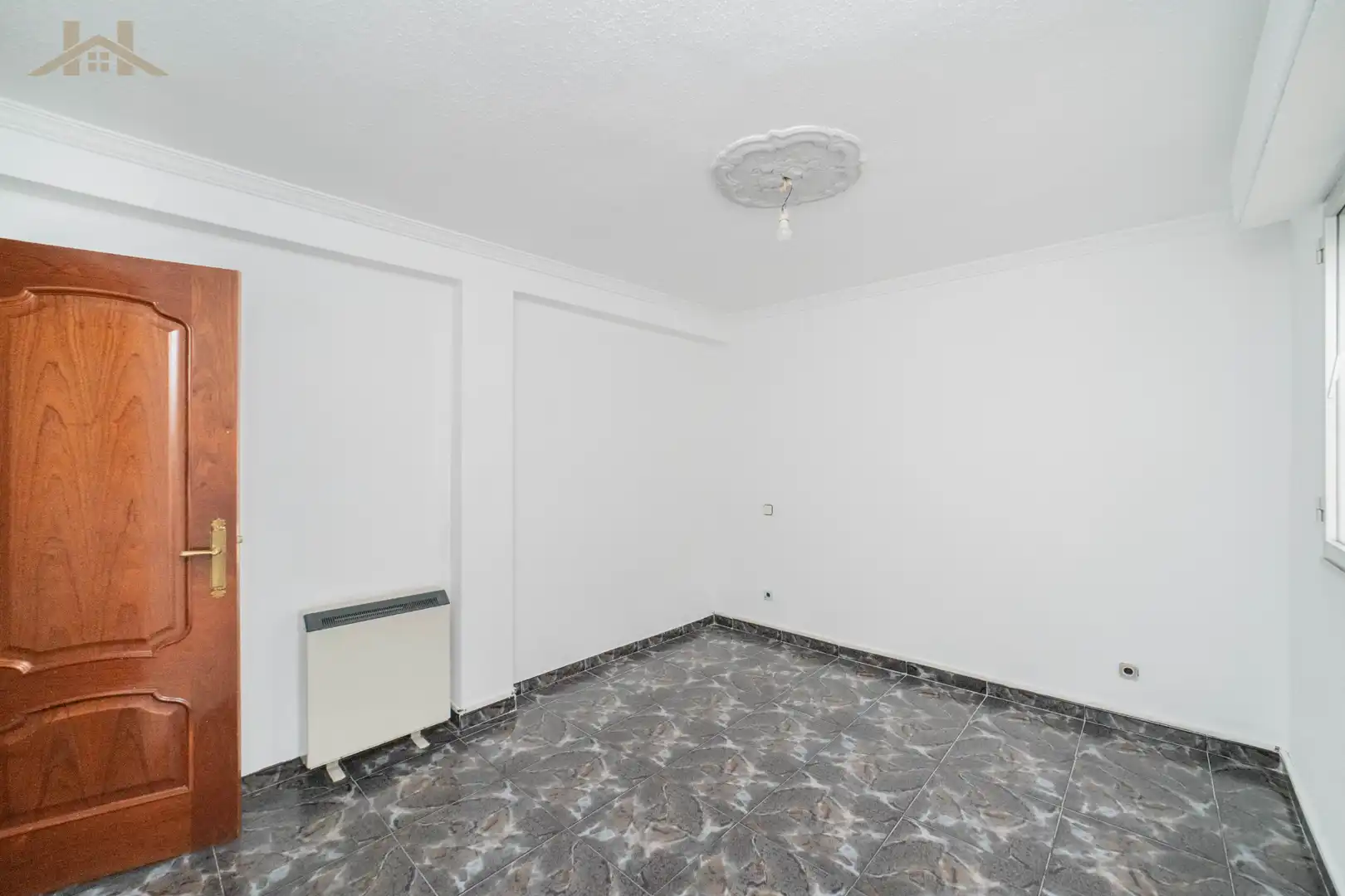 Wohnung zum Verkauf in Fuenlabrada mit Heizung, Terrasse und Ofen