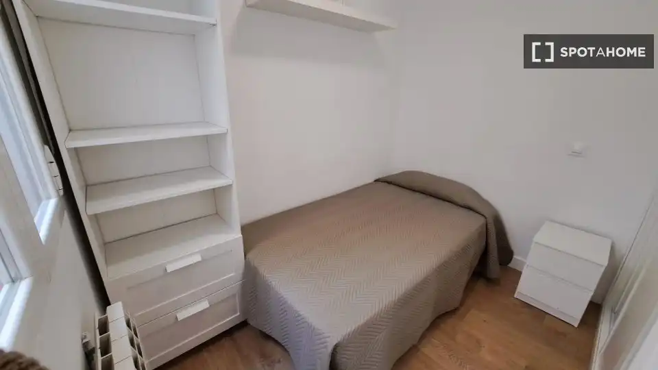 Bedroom of Apartments for share in Madrid  with Air Conditioner, Heating and Terrace