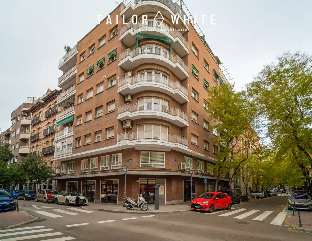 Außenansicht von Dachboden zum Verkauf in Madrid mit Klimaanlage, Heizung und Parkett