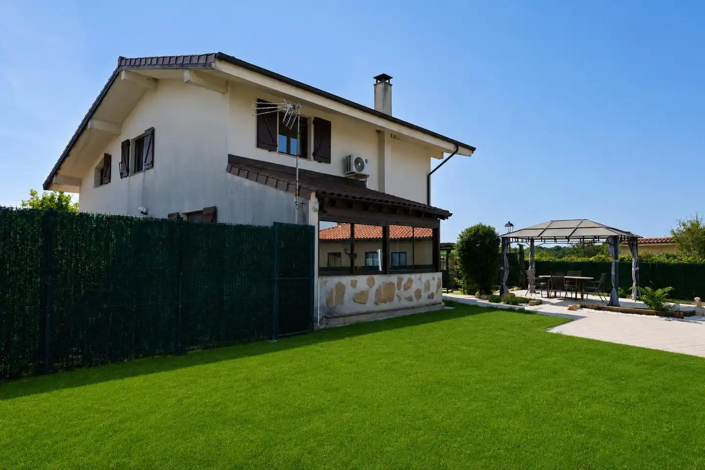 Vista exterior de Casa o xalet en venda en Olóriz / Oloritz amb Aire condicionat, Calefacció i Jardí privat