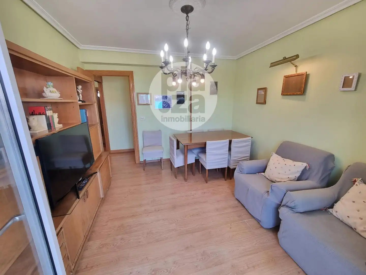 Sala d'estar de Pis en venda en Burgos amb Calefacció, Terrassa i Moblat