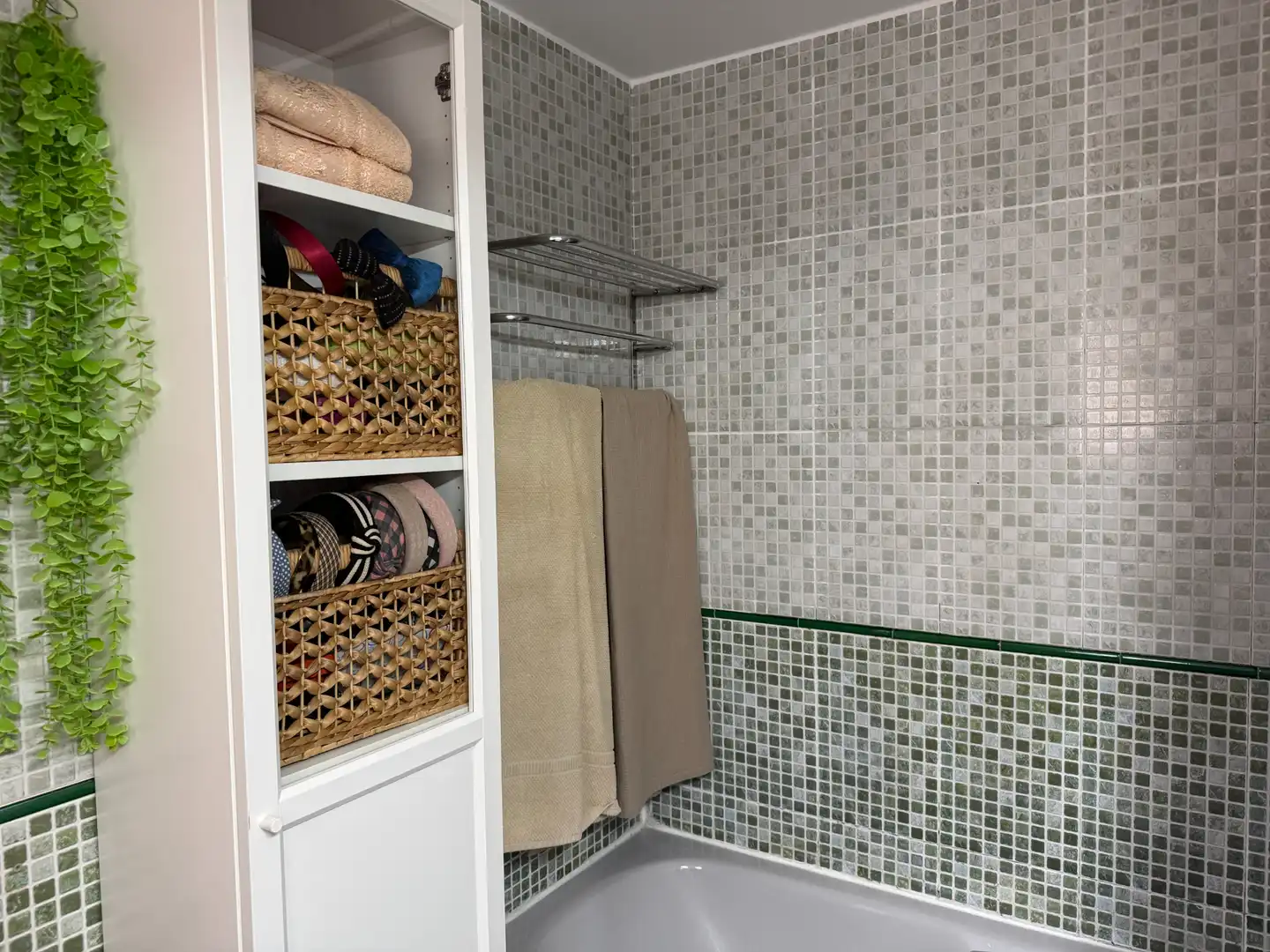 Bathroom of Houses for sale in Alcalá de Henares  with Air Conditioner, Heating and Private garden