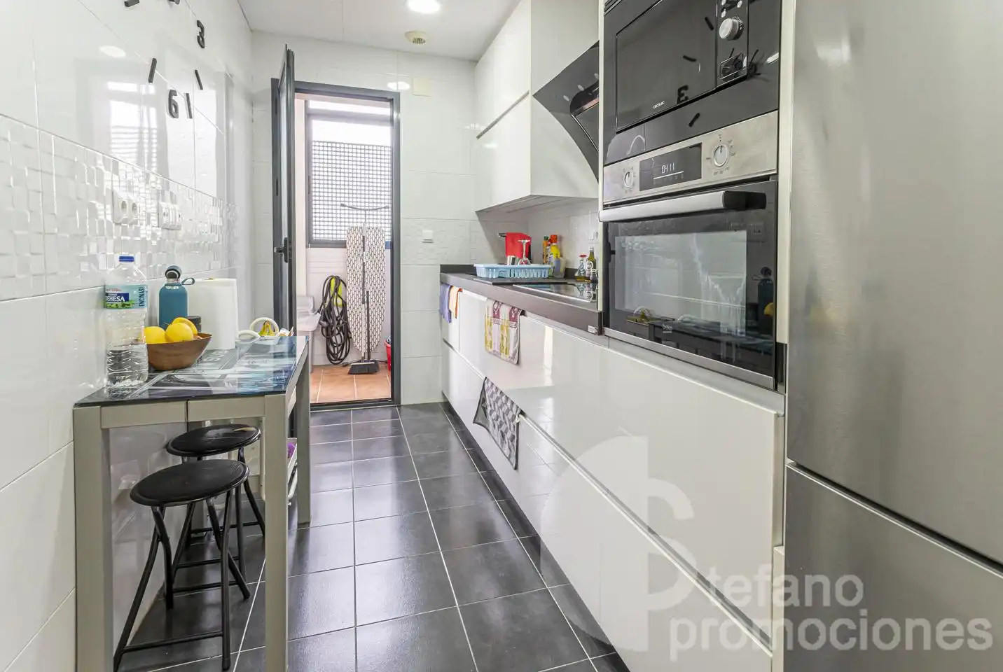 Kitchen of Ground floor for sale in Málaga  with Air Conditioner, Private garden and Parquet flooring