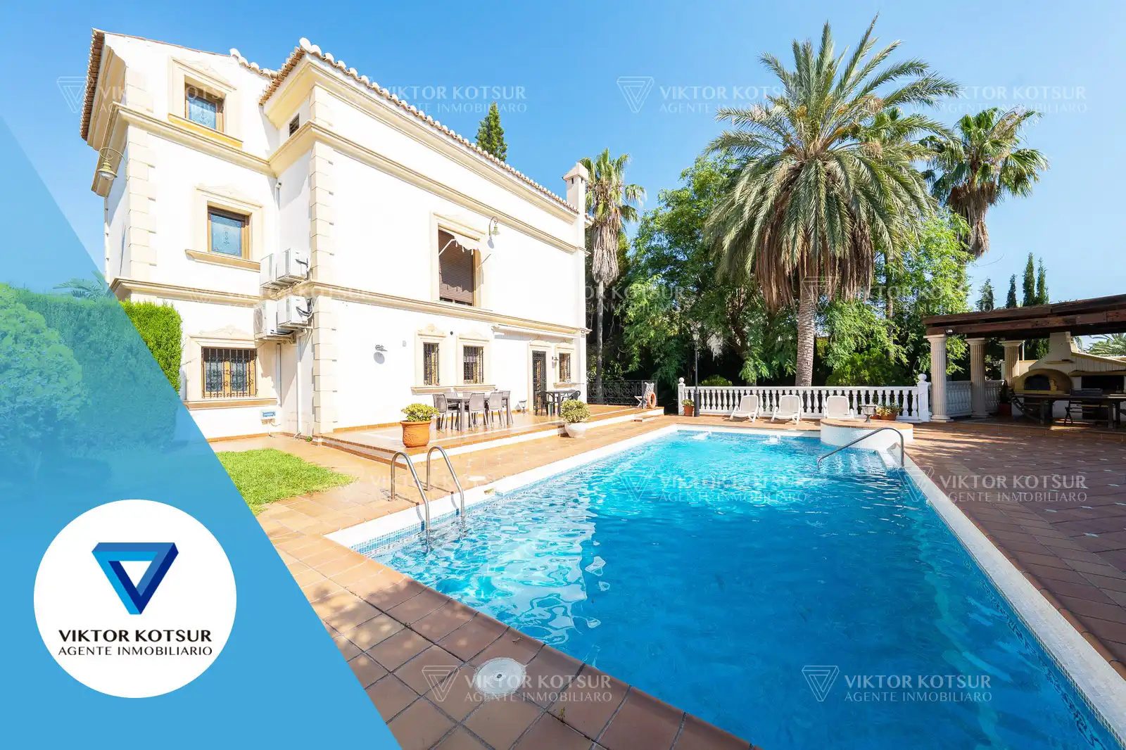 Vista exterior de Casa o xalet en venda en Roquetas de Mar amb Aire condicionat, Calefacció i Jardí privat