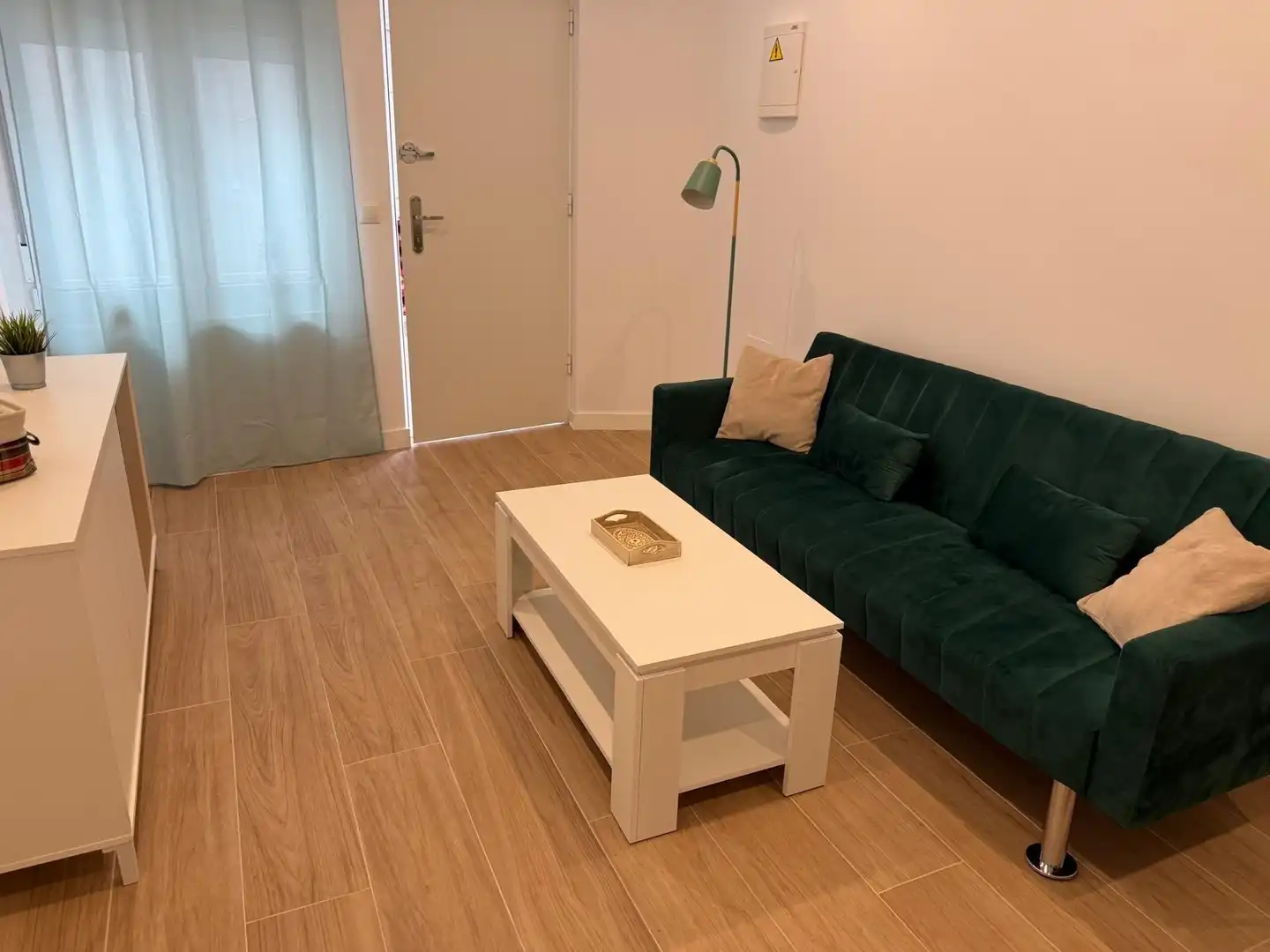 Sala de estar de Apartamento de alquiler en Torremolinos con Aire acondicionado, Calefacción y Amueblado