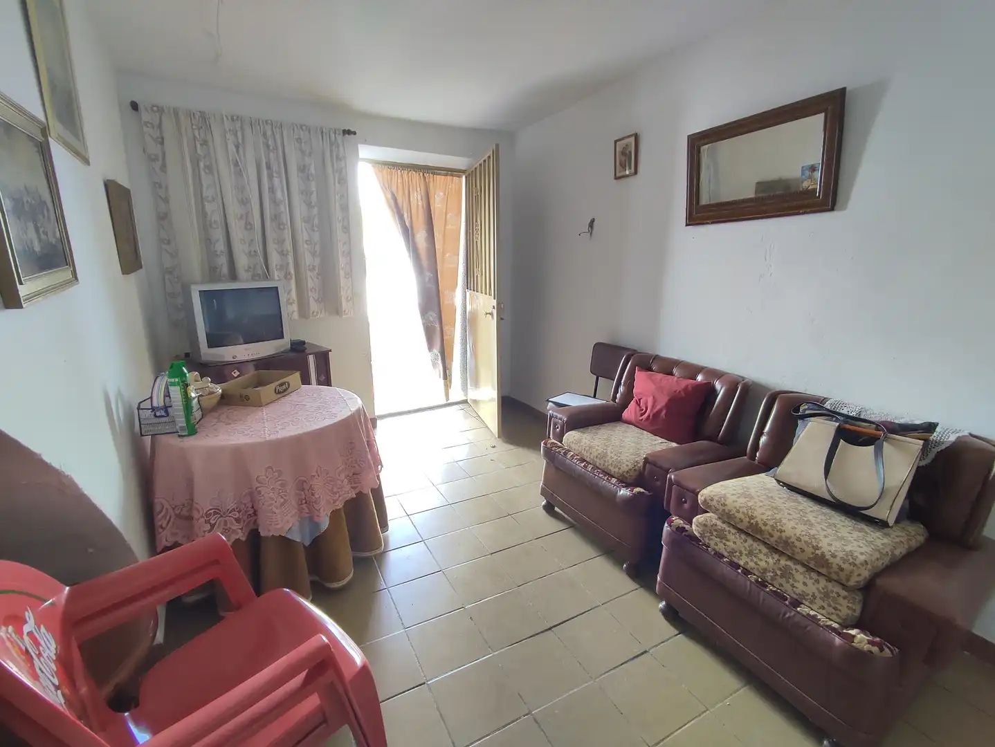 Sala d'estar de Casa o xalet en venda en Iznájar amb Moblat
