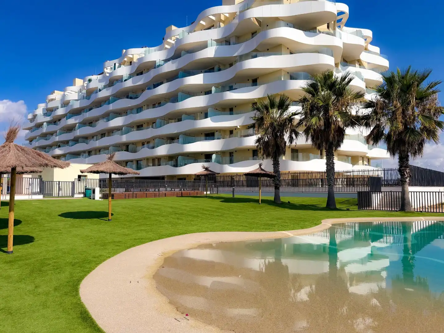 Piscina de Apartamento de alquiler en El Puig de Santa Maria con Aire acondicionado, Calefacción y Terraza