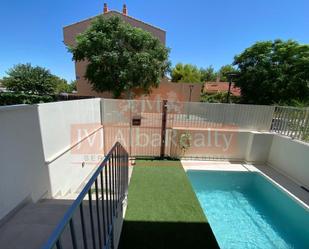 Piscina de Casa adosada en venda en  Albacete Capital amb Aire condicionat, Calefacció i Terrassa