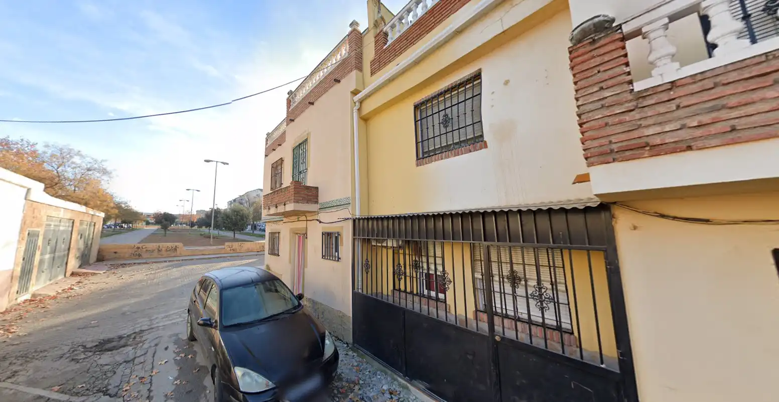 Vista exterior de Casa adosada en venda en Granada