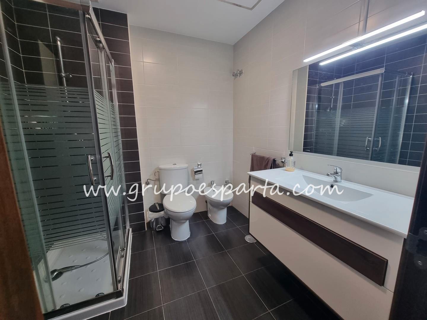 Bathroom of Flat for sale in Sanlúcar la Mayor  with Air Conditioner