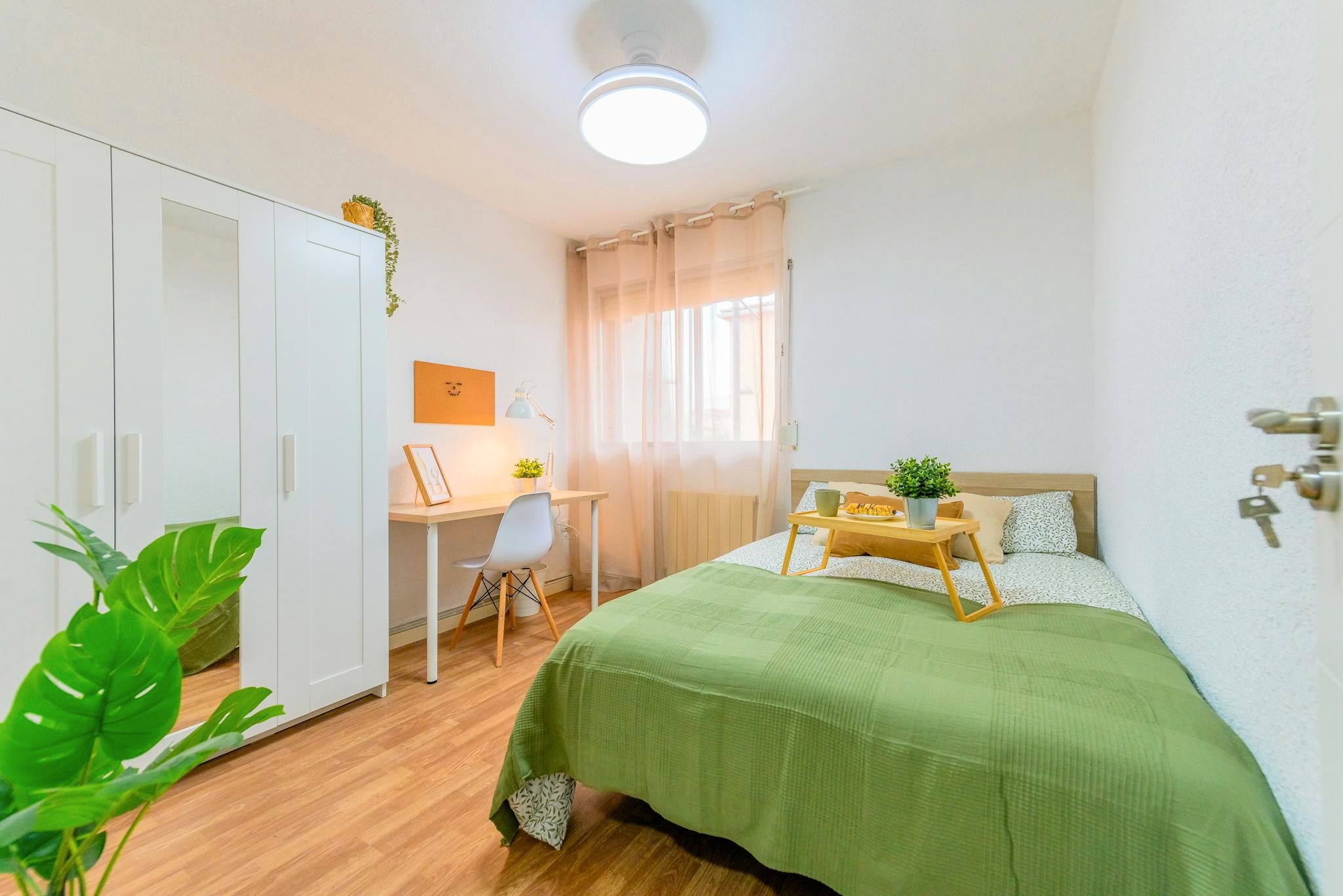 Bedroom of Flat to share in  Madrid Capital  with Heating, Furnished and Washing machine