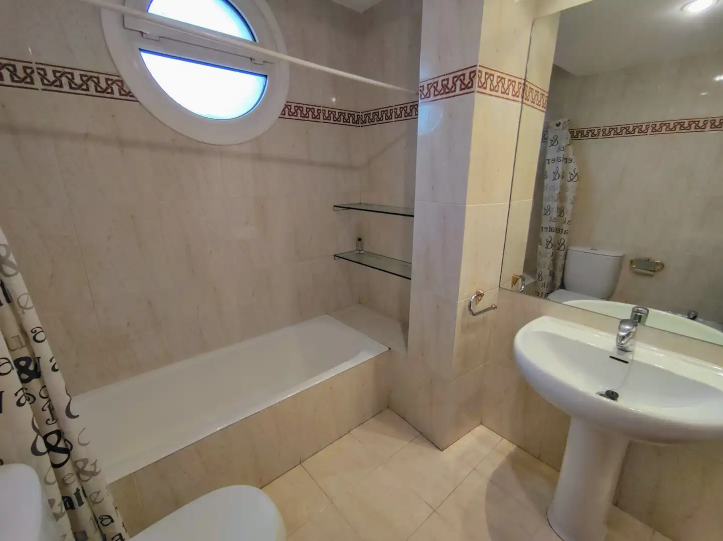 Bathroom of Flat for rent in  Pamplona / Iruña  with Heating and Storage room
