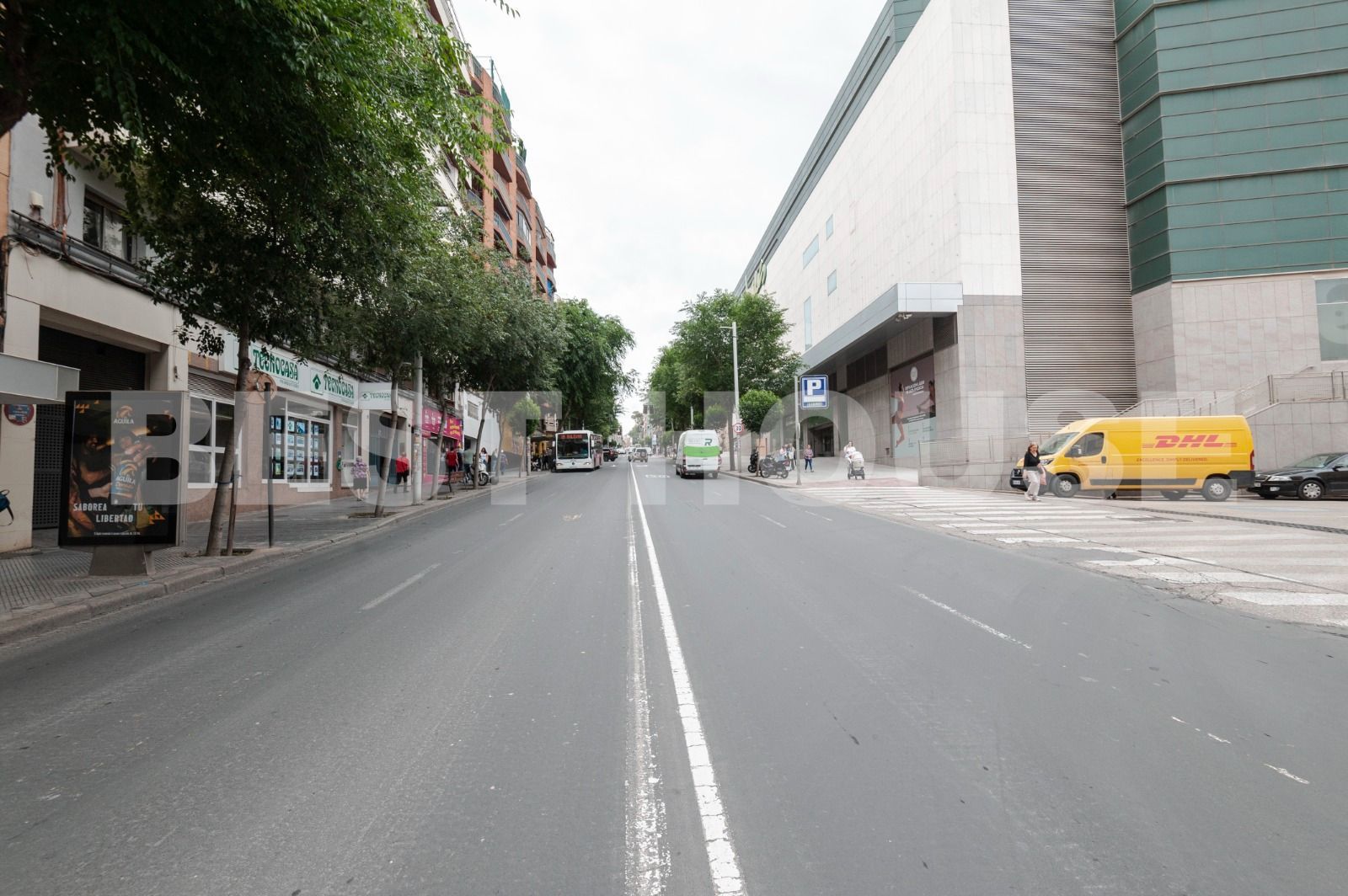 Vista exterior de Local en venta en  Jaén Capital