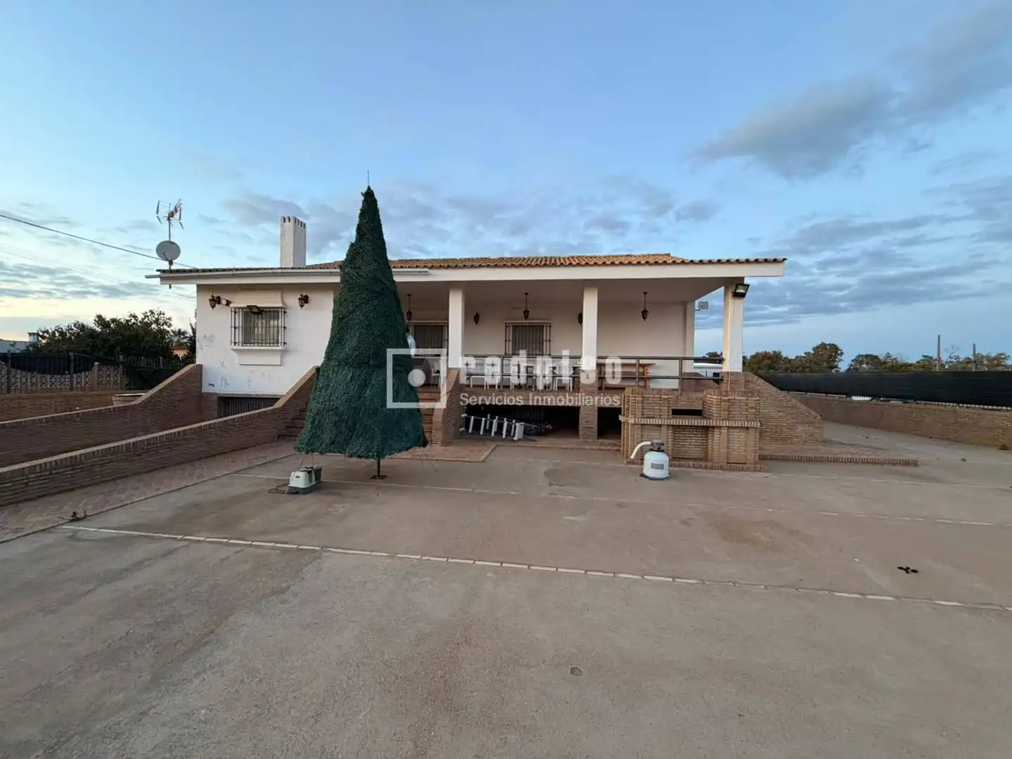 Außenansicht von Haus oder Chalet zum Verkauf in Ayamonte mit Heizung, Privatgarten und Terrasse