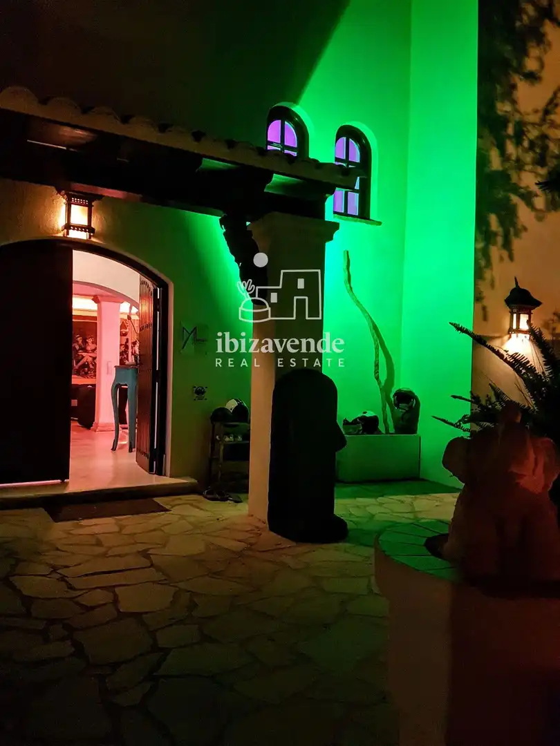 Houses for sale in Santa Eulària des Riu  with Air Conditioner, Private garden and Terrace