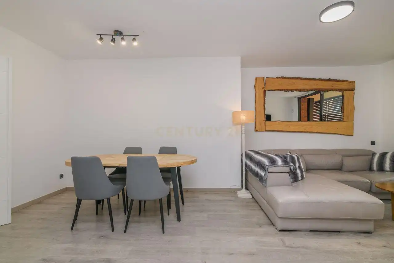 Sala de estar de Apartamento en venta en Molins de Rei con Aire acondicionado, Trastero y Balcón