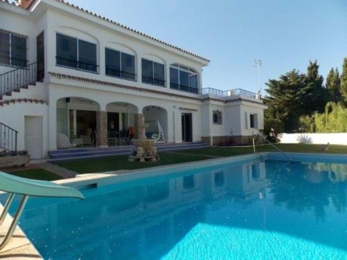 Swimming pool of House or chalet for sale in Benalmádena  with Air Conditioner, Private garden and Terrace
