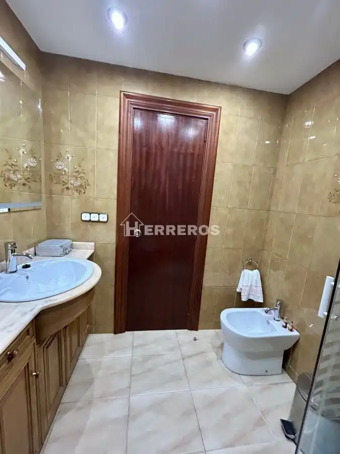 Baño de Casa adosada en venta en Baños de Río Tobía con Aire acondicionado, Calefacción y Parquet