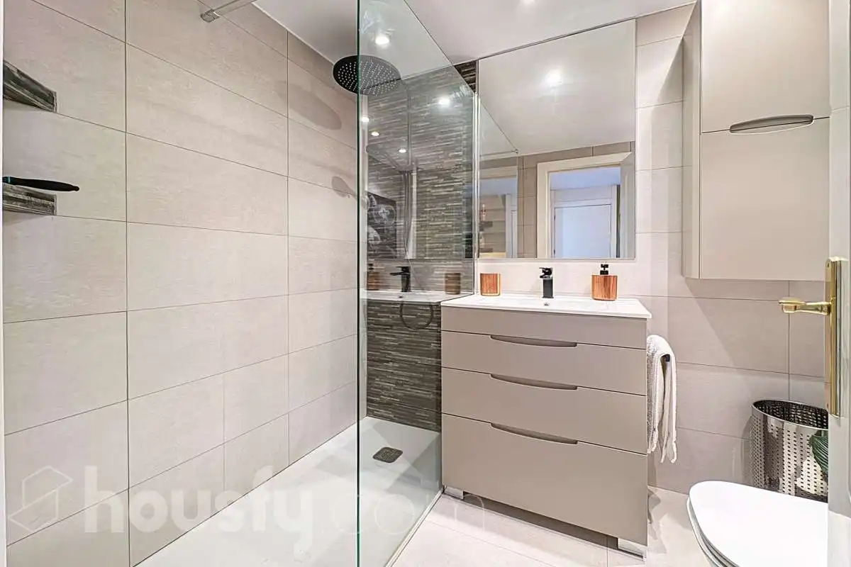 Baño de Casa o chalet en venta en Girona con Aire acondicionado, Calefacción y Jardín privado