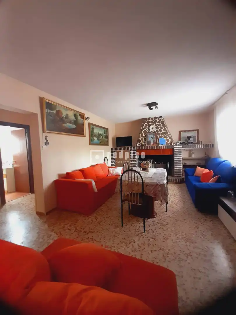Sala d'estar de Casa o xalet en venda en Valdaracete amb Calefacció, Jardí privat i Terrassa