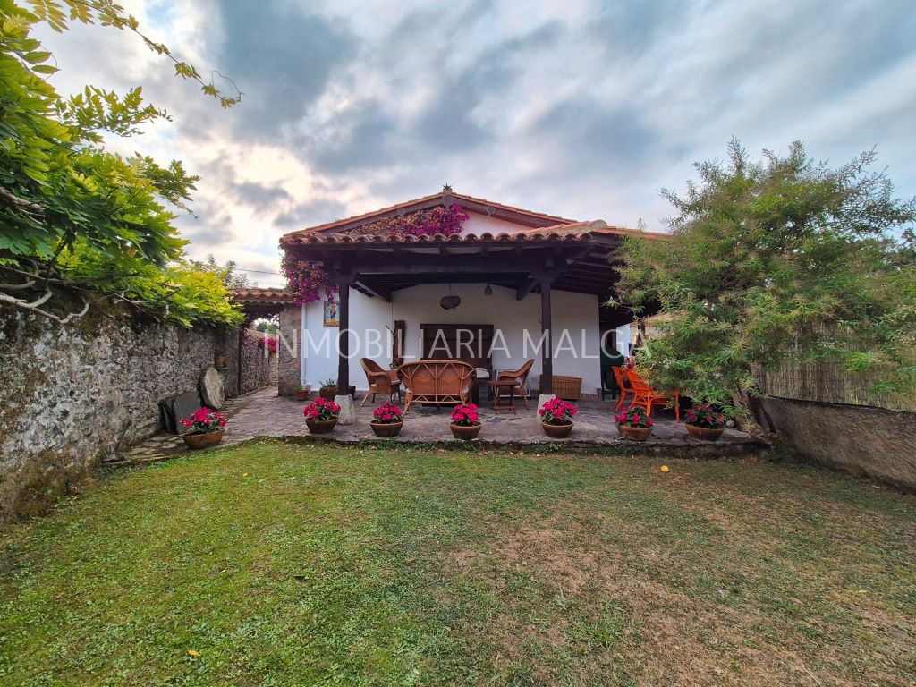 Jardí de Casa o xalet en venda en Colunga amb Jardí privat, Terrassa i Moblat