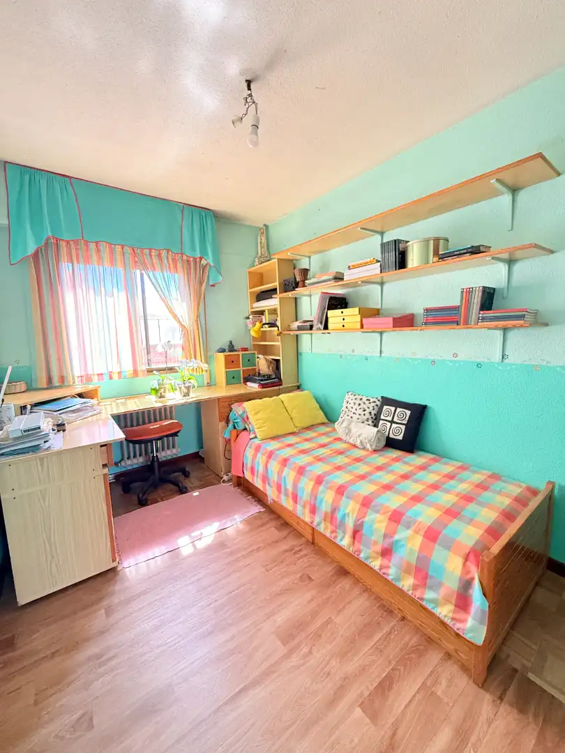 Habitación de Casa adosada en venta en San Sebastián de los Reyes con Aire acondicionado, Calefacción y Jardín privado