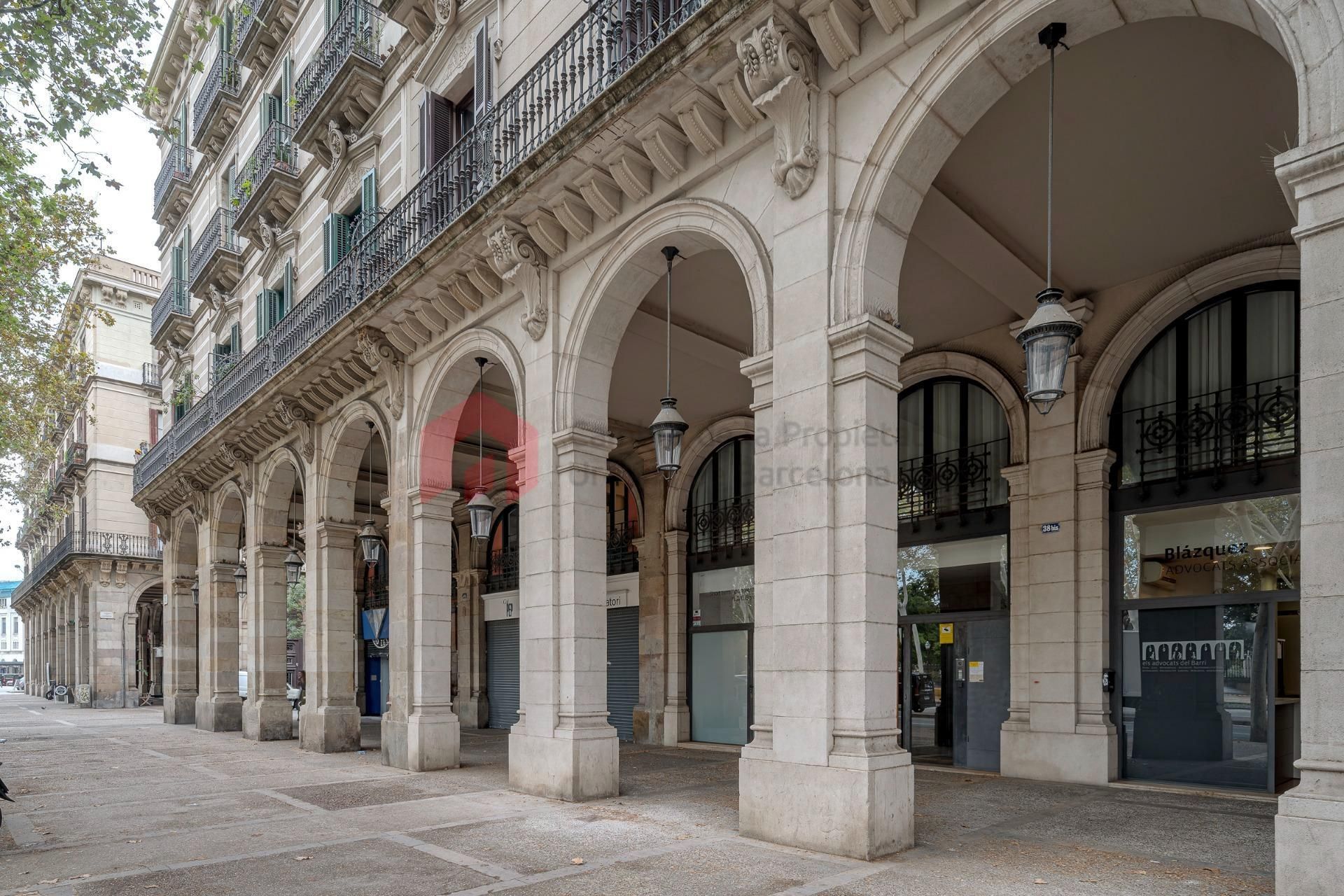 Vista exterior de Local en venda en  Barcelona Capital amb Aire condicionat