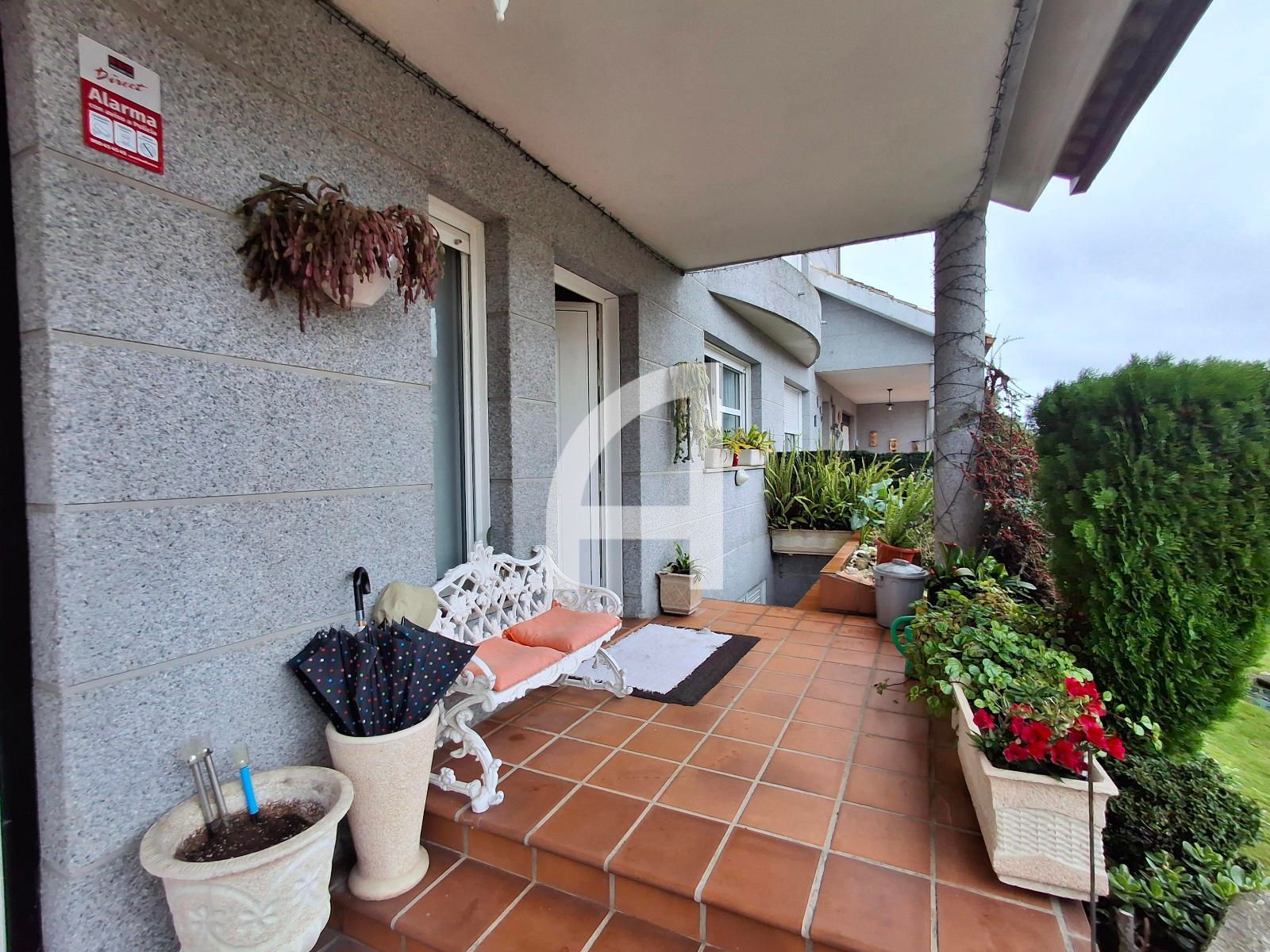 Terrassa de Casa o xalet en venda en Gondomar amb Calefacció, Jardí privat i Traster