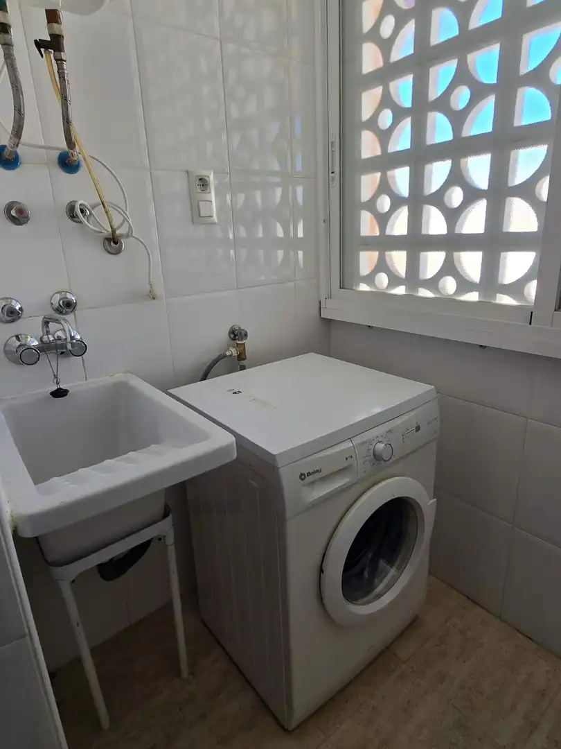 Baño de Apartamento de alquiler en Santa Pola con Aire acondicionado, Terraza y Trastero
