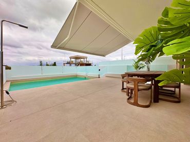Casa bifamiliare con piscina in vendita a C/ Maestra Julia Panchón