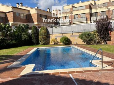 Adossat amb piscina en venda a Doctor Ramon i Cajal