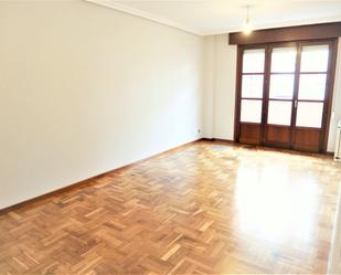 Bedroom of Flat to rent in Oviedo   with Terrace